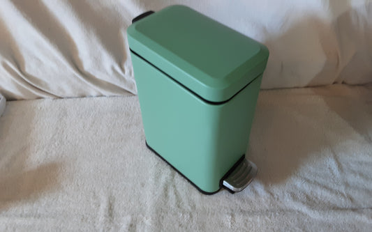 Rectangular trash can