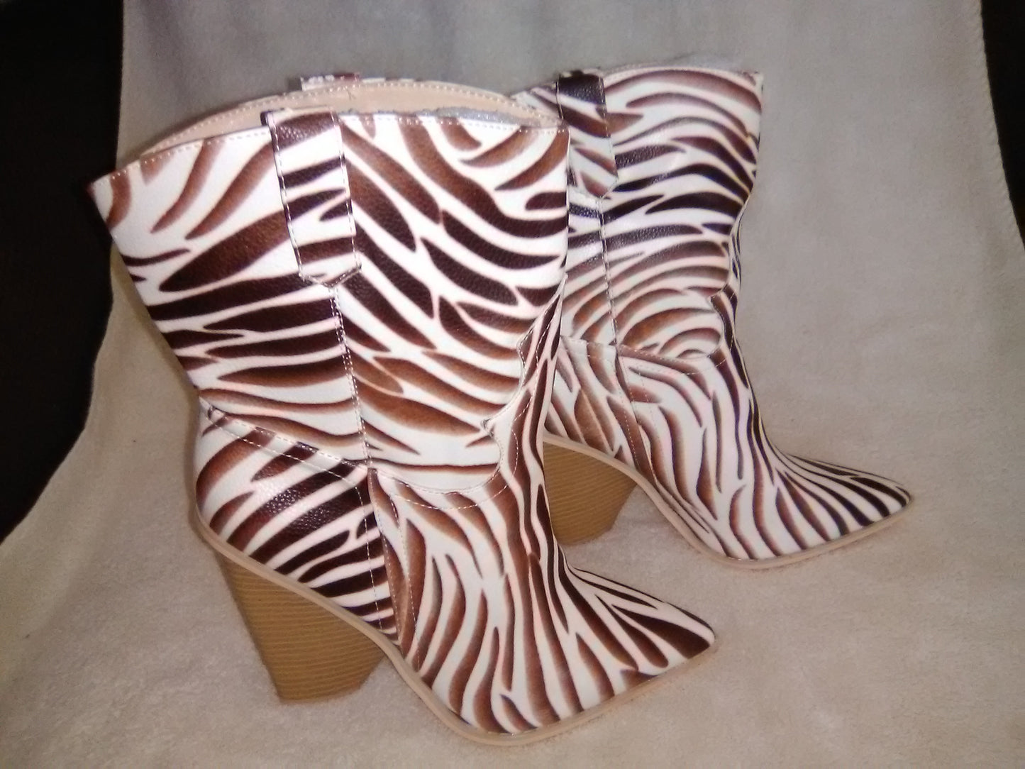 Women's Zebra Print Ankle Boots by Mackin J Size 11