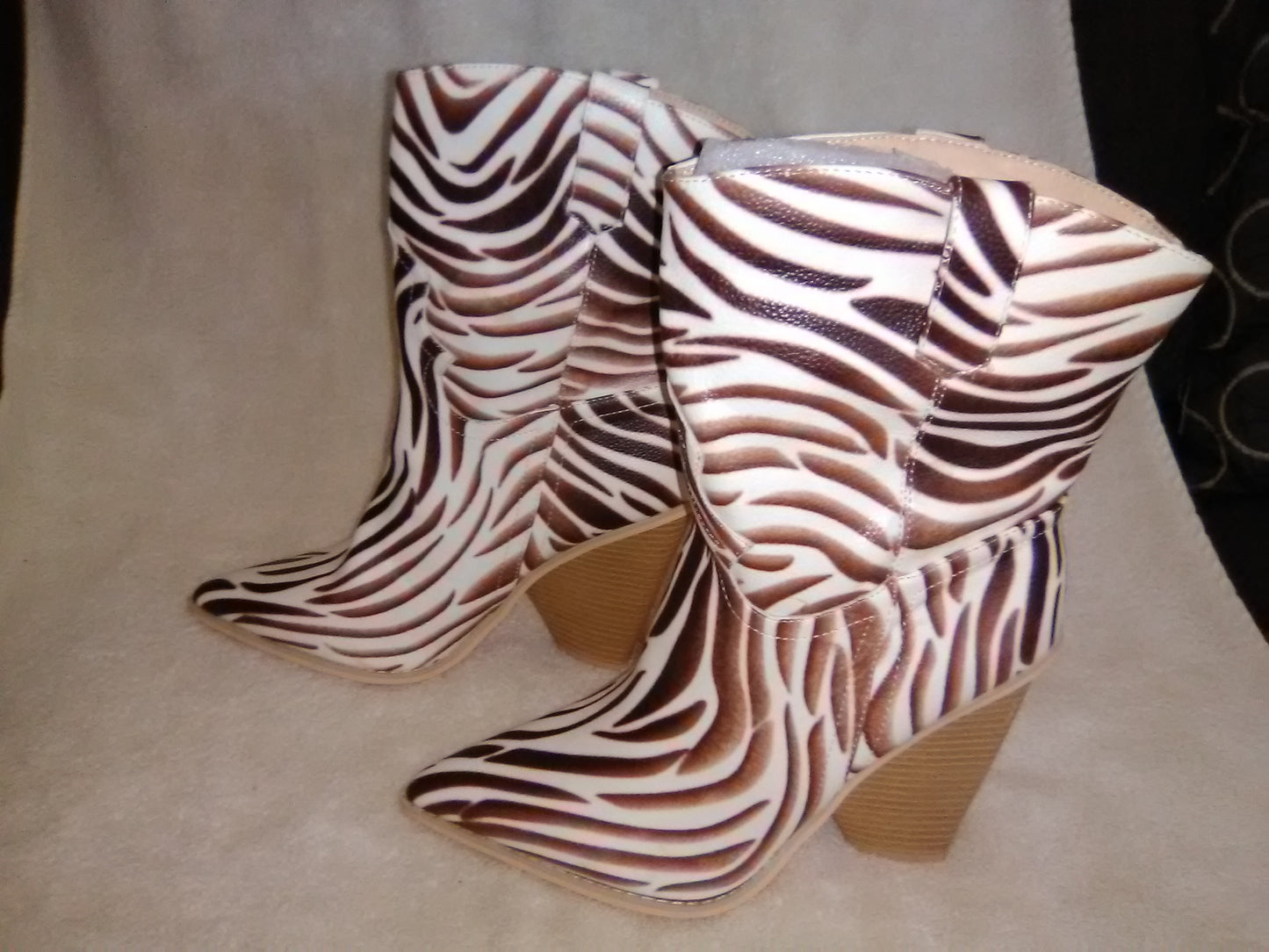 Women's Zebra Print Ankle Boots by Mackin J Size 11