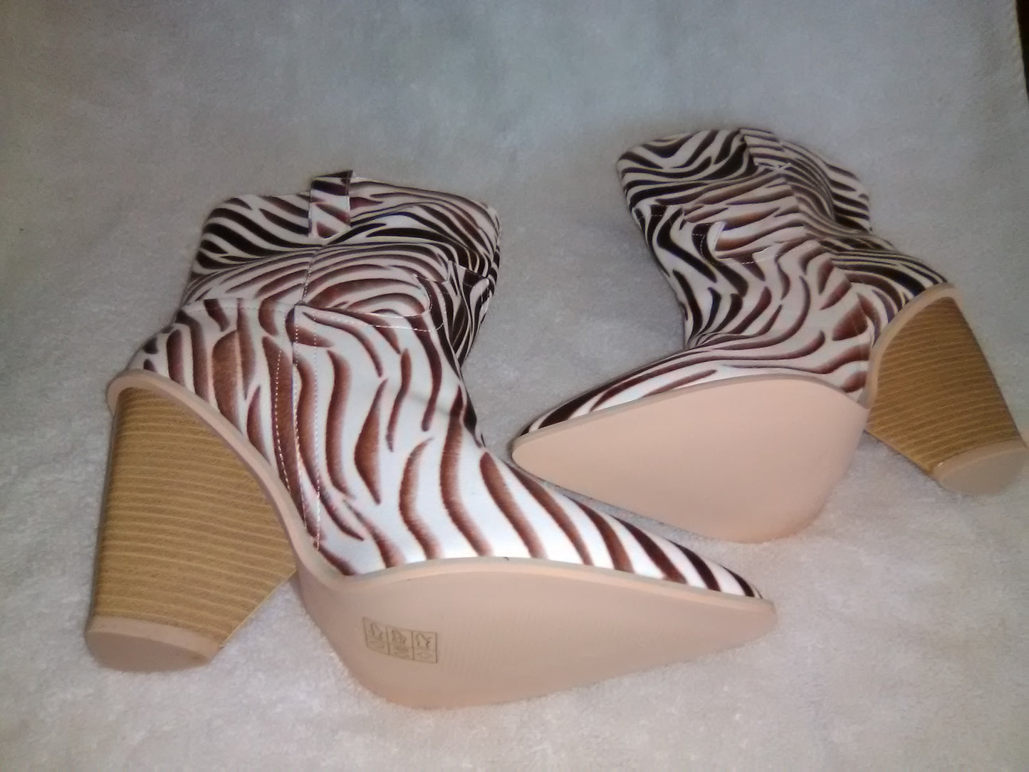 Women's Zebra Print Ankle Boots by Mackin J Size 11