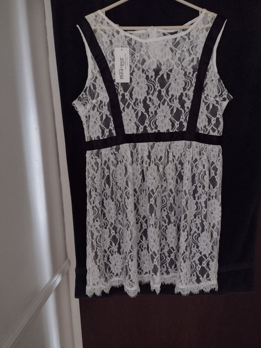 Sleeveless Lace & Satin Dress  by Meaneor Size XL