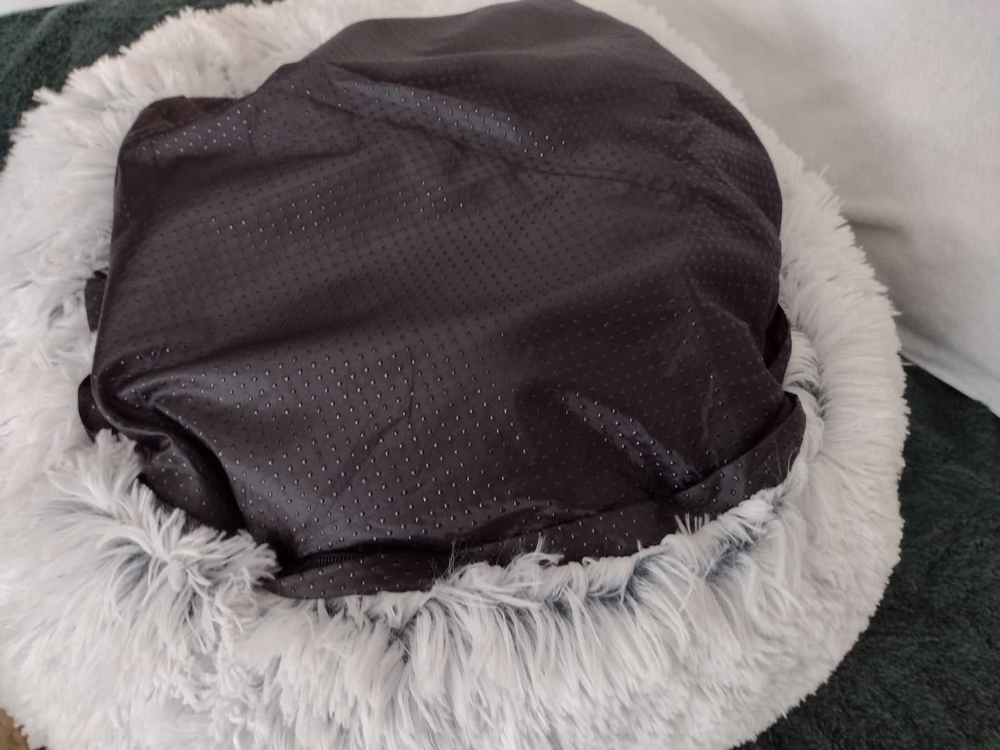 Cat Faux Fur Bed 24" Round