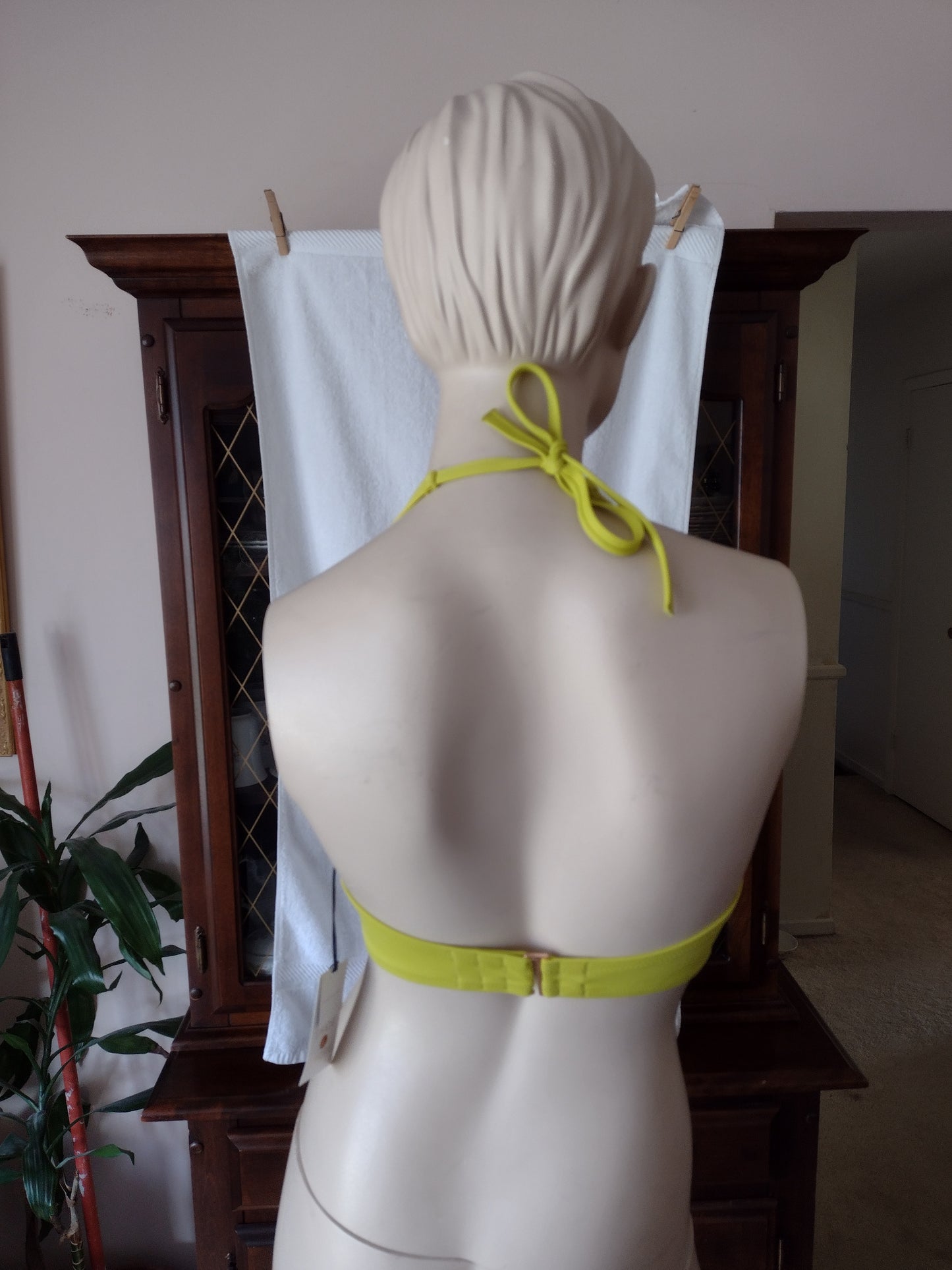 Women's Shade & Shore Swimsuit Top Size 34D Yellow